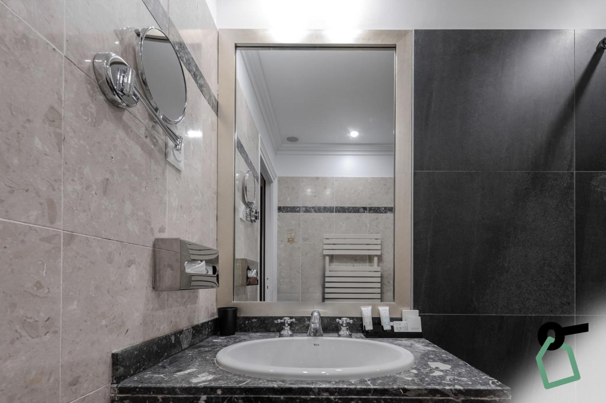 Hotiday Room Collection - Paris Arc De Triomphe Exterior photo
